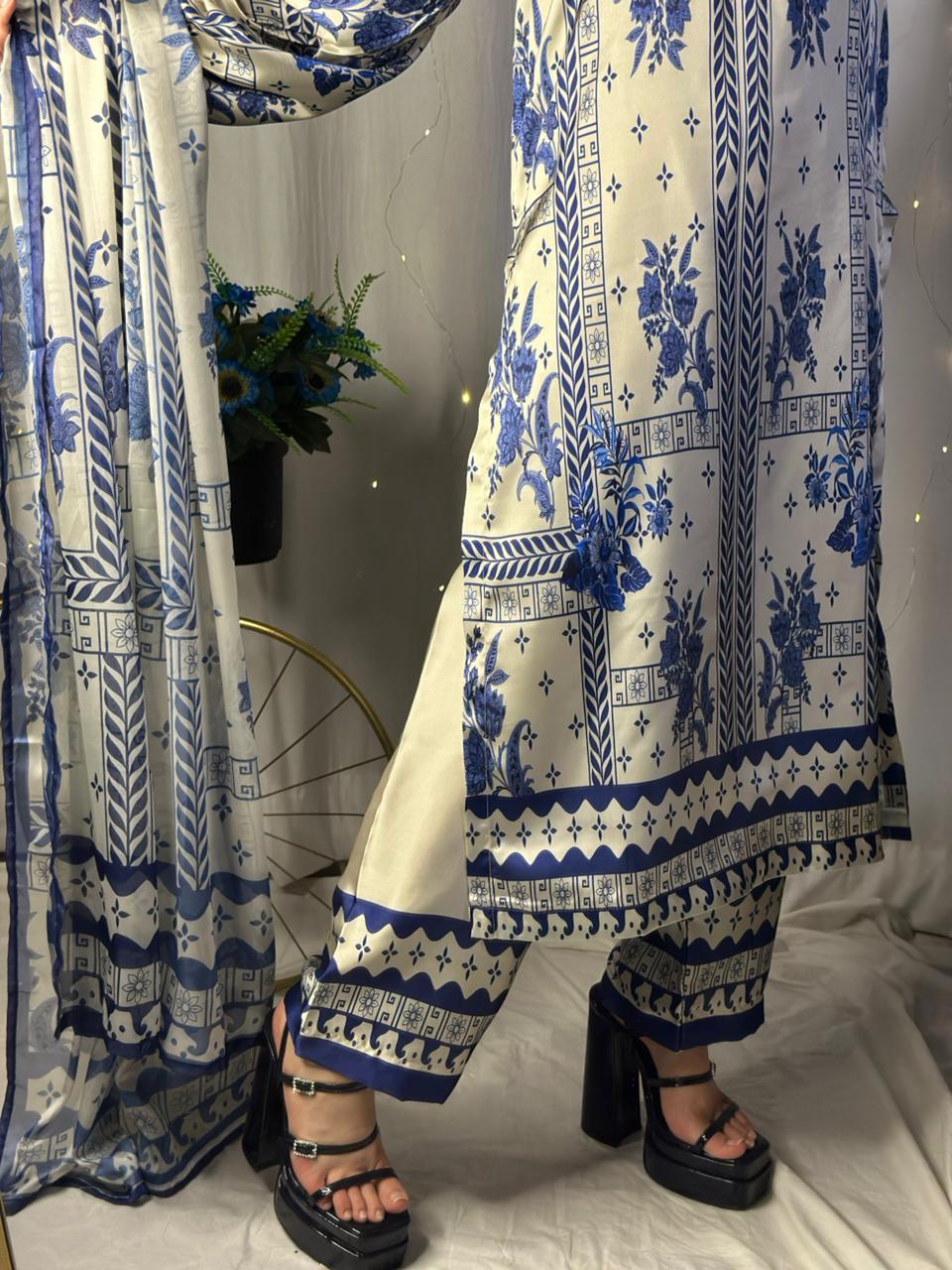 Chic Blue & White Geometric Print Silk 3-Piece Cord Set